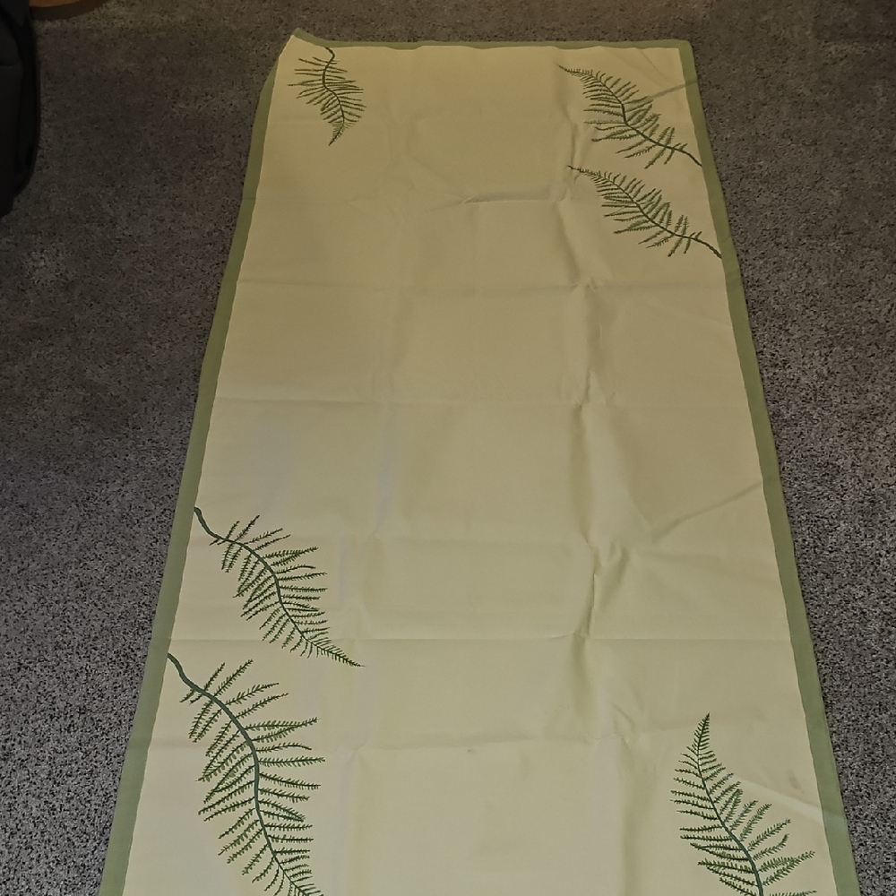 Yankee Candle Yellow and Green Fern Garden Table Runner Cottagecore